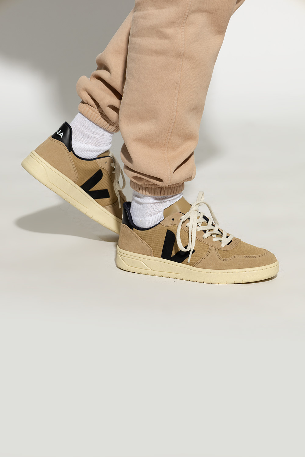 Veja v lock on sale suede